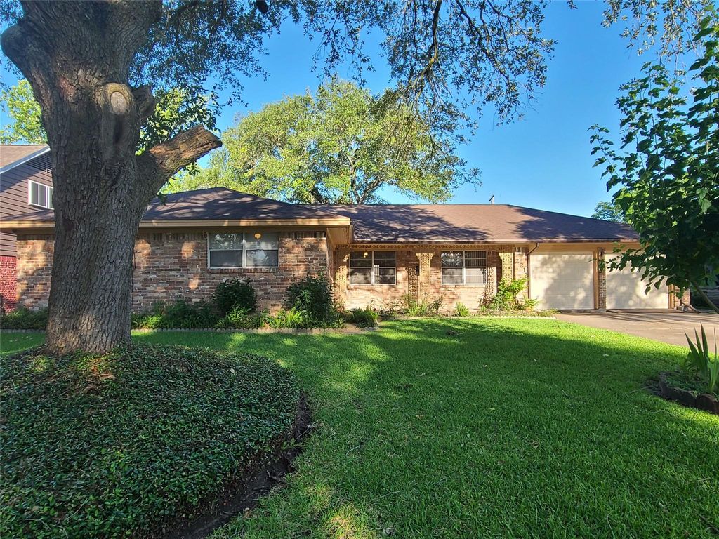 2212 Locklaine Drive, Pasadena, TX 77502