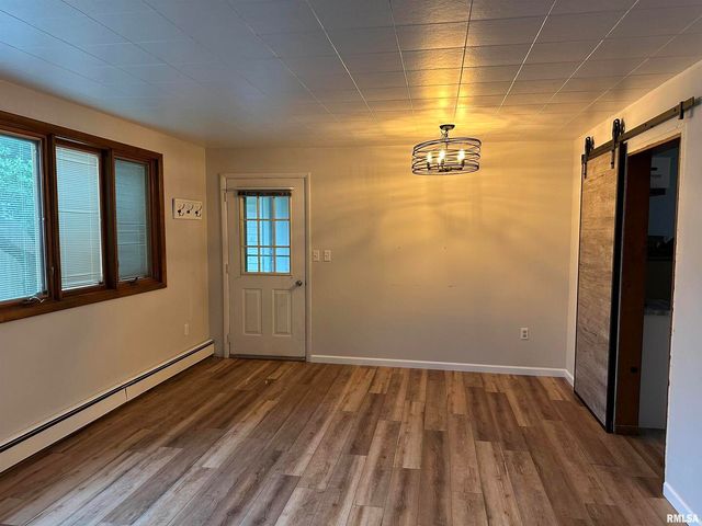 3807 10TH Avenue Place, Moline, IL 61265