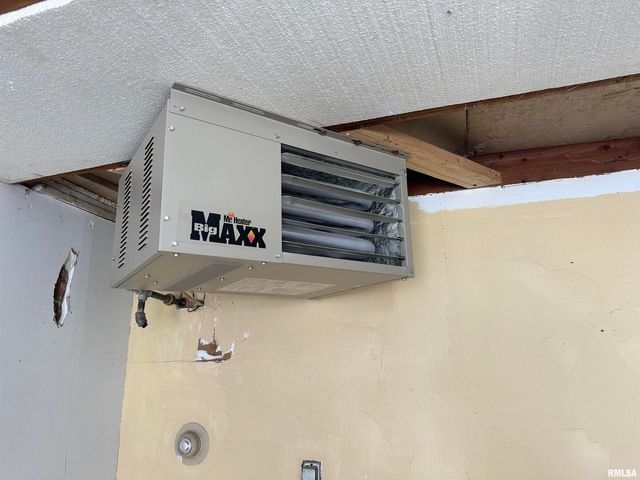 3807 10TH Avenue Place, Moline, IL 61265