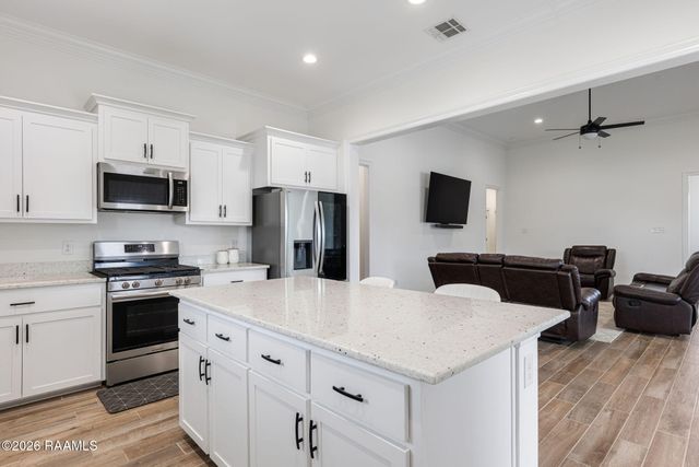 100 Fairdale Drive, Youngsville, LA 70592