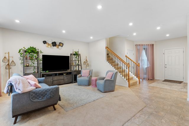 12455 S Compass Avenue, Plainfield, IL 60585