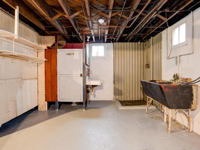 1818 Vanburen St, Aliquippa, PA 15001
