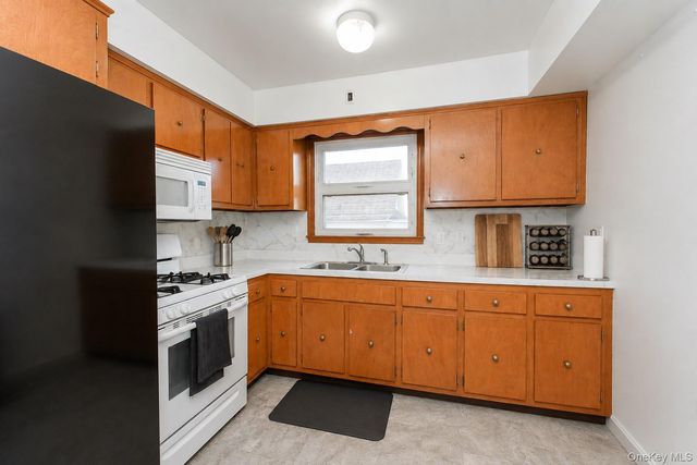 74 Highview Avenue, Staten Island, NY 10301