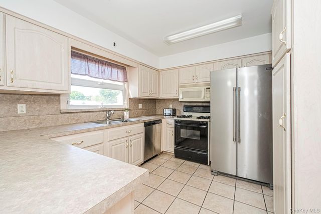 74 Highview Avenue, Staten Island, NY 10301