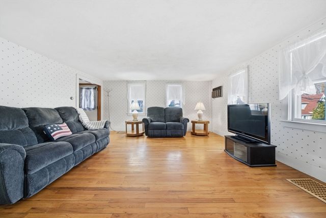 21-23 Eastern Avenue, Woburn, MA 01801