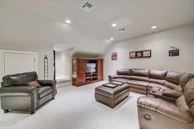 102 Osprey CIR, Bastrop, TX 78602