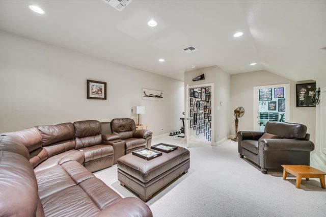 102 Osprey CIR, Bastrop, TX 78602