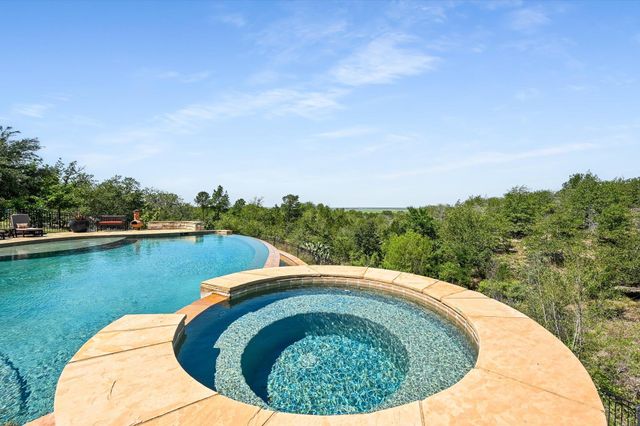 102 Osprey CIR, Bastrop, TX 78602
