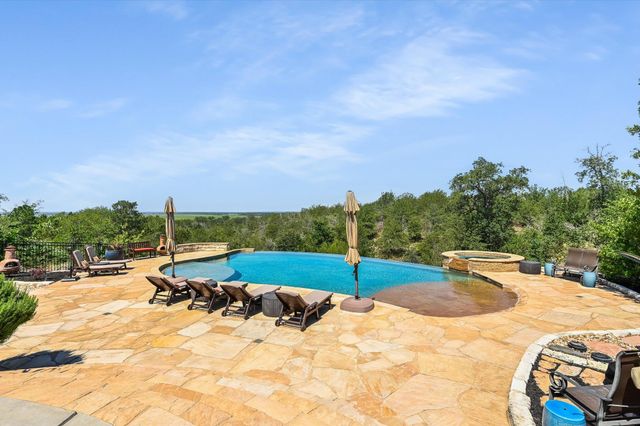 102 Osprey CIR, Bastrop, TX 78602