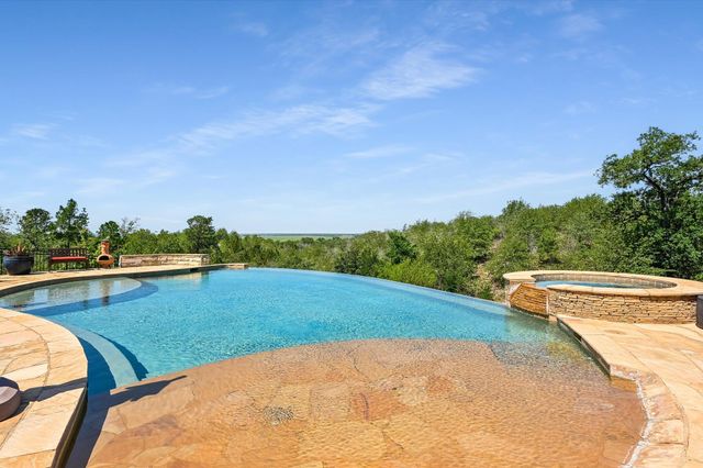 102 Osprey CIR, Bastrop, TX 78602