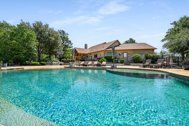 102 Osprey CIR, Bastrop, TX 78602