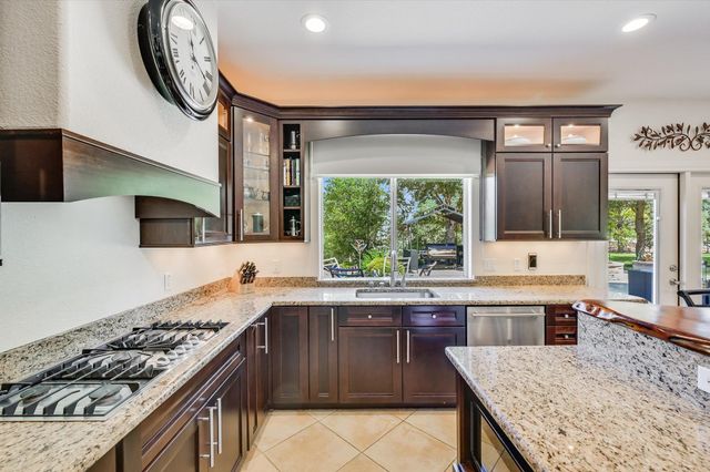 102 Osprey CIR, Bastrop, TX 78602