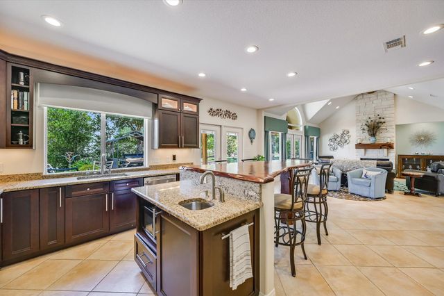 102 Osprey CIR, Bastrop, TX 78602
