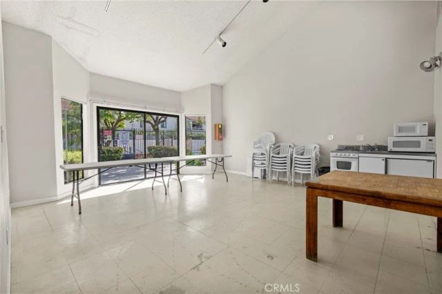 25007 Peachland Avenue 120, Newhall, CA 91321