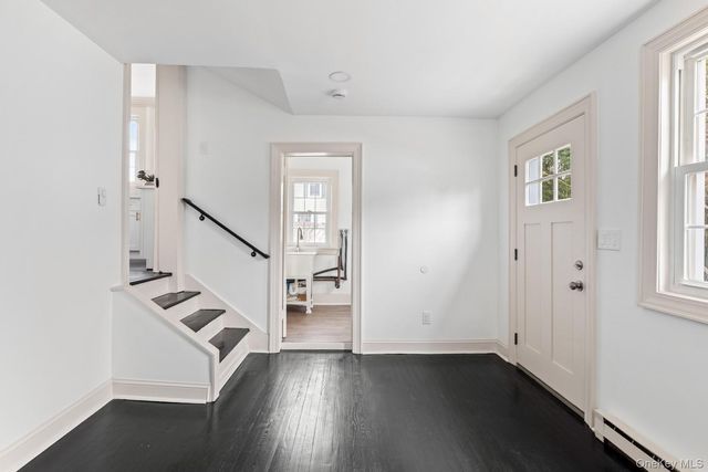 33 S Windsor Avenue, Brightwaters, NY 11718