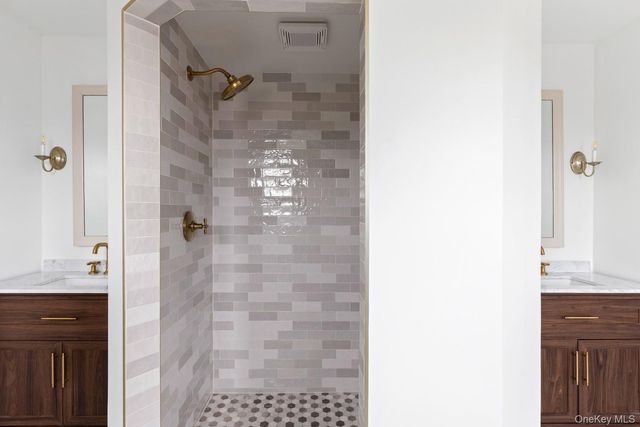 33 S Windsor Avenue, Brightwaters, NY 11718