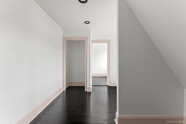 33 S Windsor Avenue, Brightwaters, NY 11718