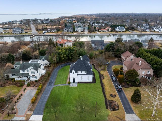 33 S Windsor Avenue, Brightwaters, NY 11718