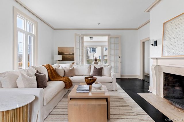 33 S Windsor Avenue, Brightwaters, NY 11718