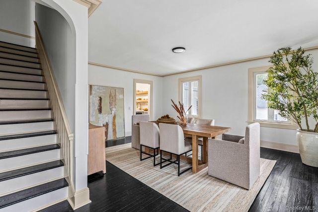 33 S Windsor Avenue, Brightwaters, NY 11718