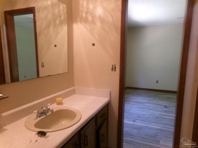 6008 Kingswood Dr, Milton, FL 32570