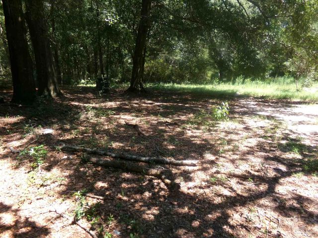 6008 Kingswood Dr, Milton, FL 32570