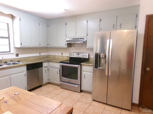 6008 Kingswood Dr, Milton, FL 32570