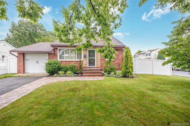 192 Sycamore Avenue, Bethpage, NY 11714