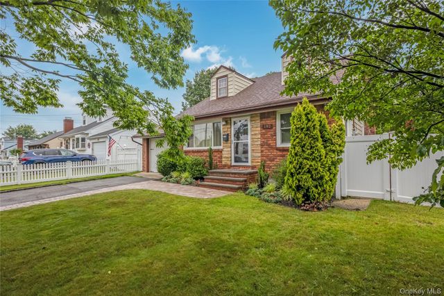 192 Sycamore Avenue, Bethpage, NY 11714