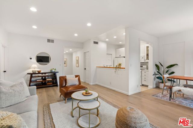 8180 Manitoba Street 102, Playa Del Rey (los Angeles), CA 90293