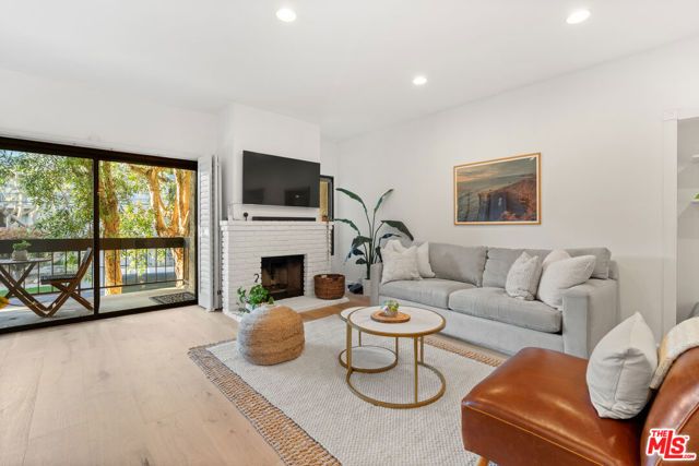 8180 Manitoba Street 102, Playa Del Rey (los Angeles), CA 90293