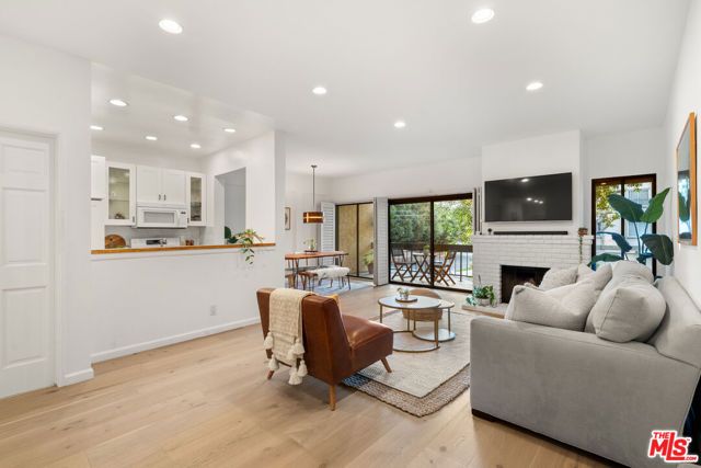 8180 Manitoba Street 102, Playa Del Rey (los Angeles), CA 90293