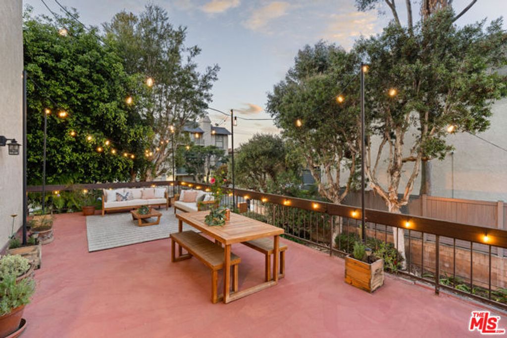 8180 Manitoba Street 102, Playa Del Rey (los Angeles), CA 90293