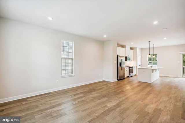 19753 GREEN VILLAGE DR, Montgomery Village, MD 20886