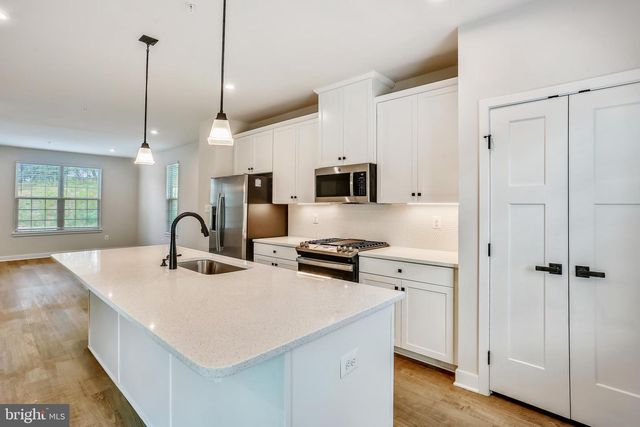 19753 GREEN VILLAGE DR, Montgomery Village, MD 20886