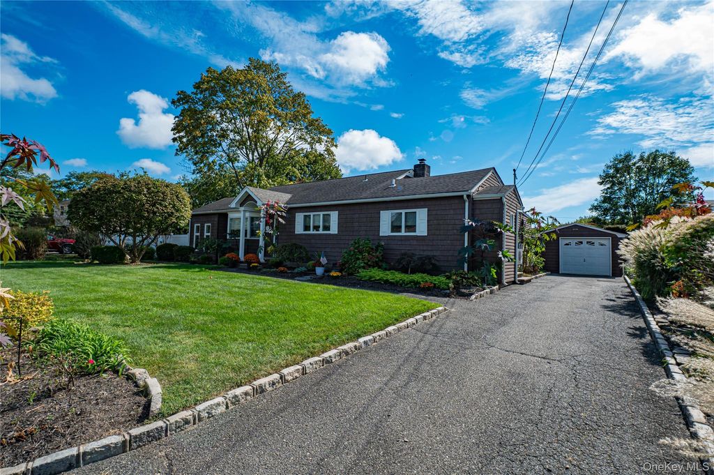 60 White Street, North Babylon, NY 11703