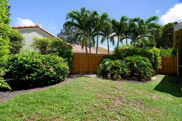 10148 Aspen Way, Palm Beach Gardens, FL 33410