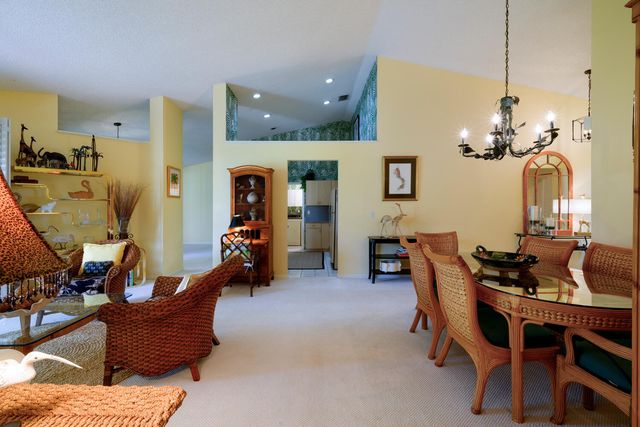 10148 Aspen Way, Palm Beach Gardens, FL 33410