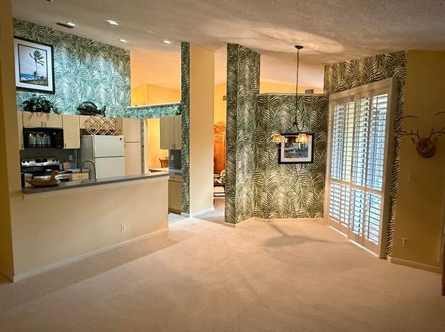 10148 Aspen Way, Palm Beach Gardens, FL 33410