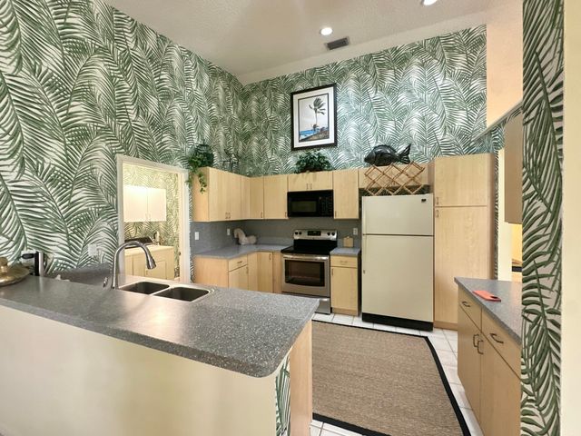 10148 Aspen Way, Palm Beach Gardens, FL 33410