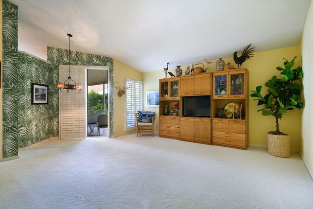 10148 Aspen Way, Palm Beach Gardens, FL 33410