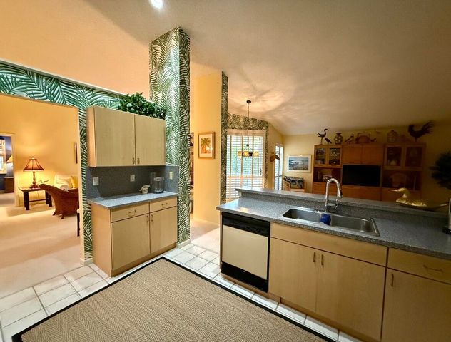 10148 Aspen Way, Palm Beach Gardens, FL 33410