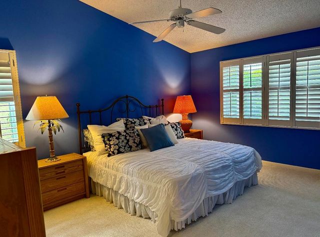 10148 Aspen Way, Palm Beach Gardens, FL 33410
