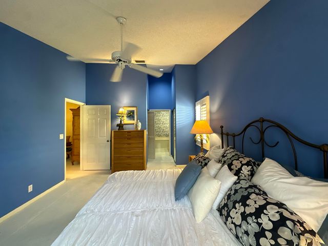 10148 Aspen Way, Palm Beach Gardens, FL 33410