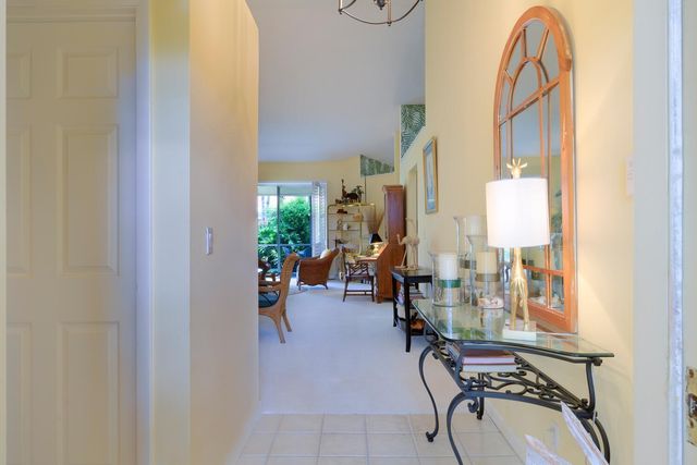 10148 Aspen Way, Palm Beach Gardens, FL 33410