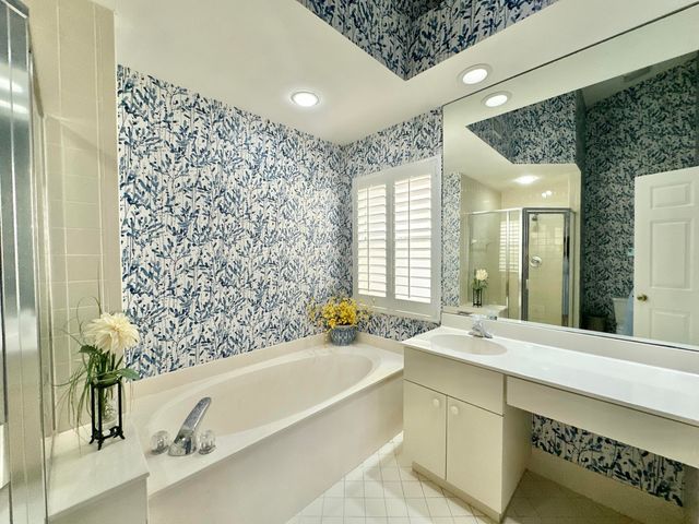 10148 Aspen Way, Palm Beach Gardens, FL 33410