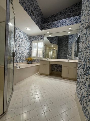 10148 Aspen Way, Palm Beach Gardens, FL 33410