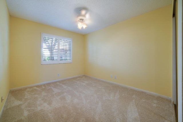10148 Aspen Way, Palm Beach Gardens, FL 33410
