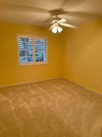 10148 Aspen Way, Palm Beach Gardens, FL 33410