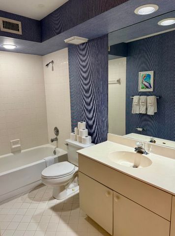 10148 Aspen Way, Palm Beach Gardens, FL 33410